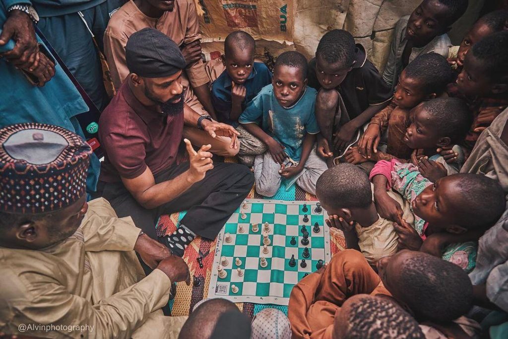 Tunde-onakoya-chess-in-slums-nigetia